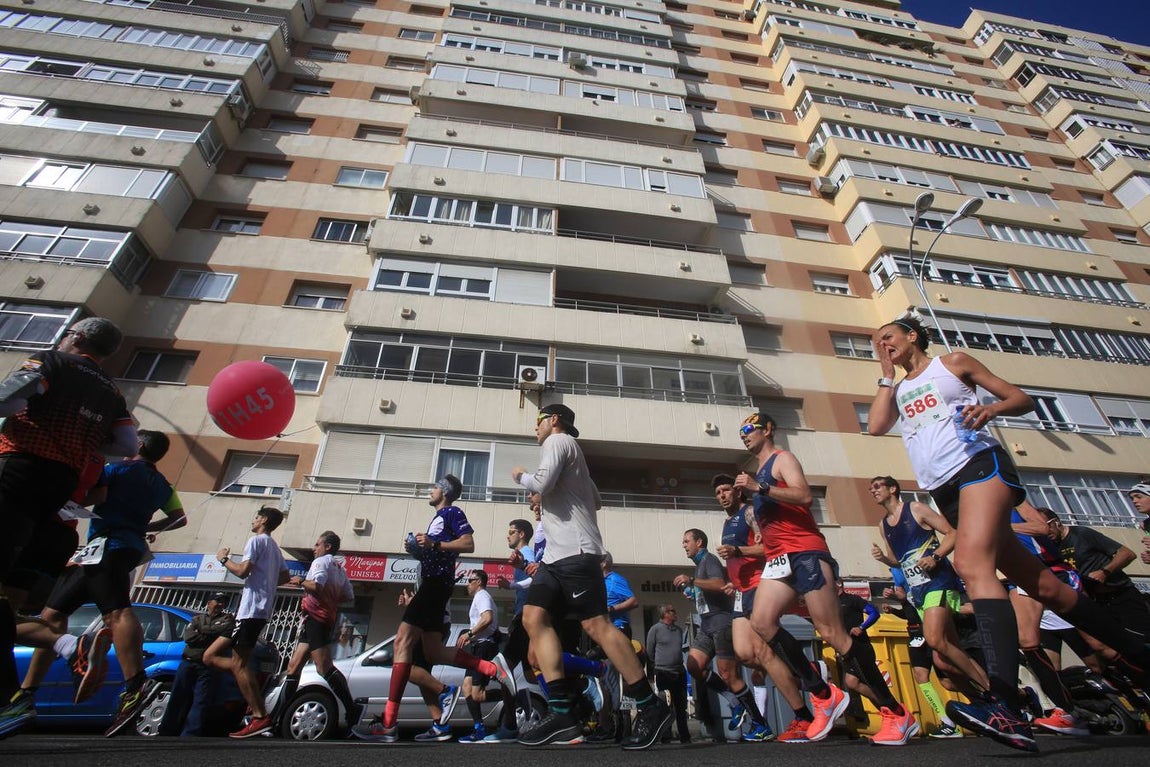 FOTOS: Búscate en la Media Maratón Bahía de Cádiz 2019