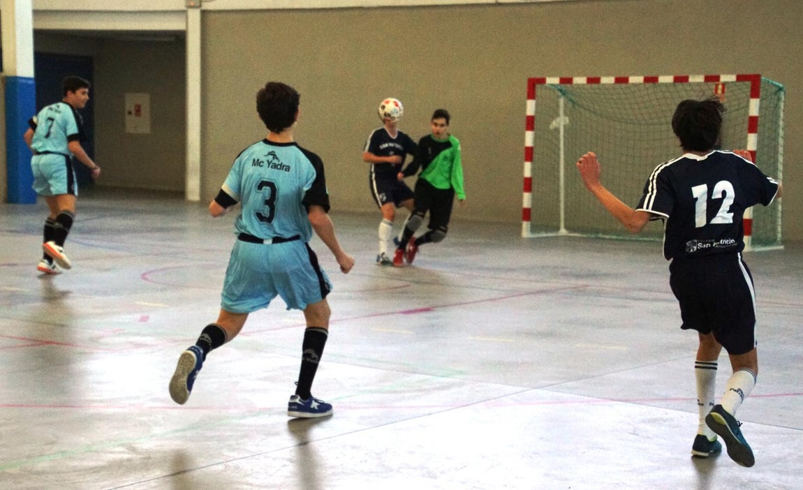 Las mejores imágenes del encuentro de fútsal entre el Fray Luis León A y el San Patricio Soto A. 