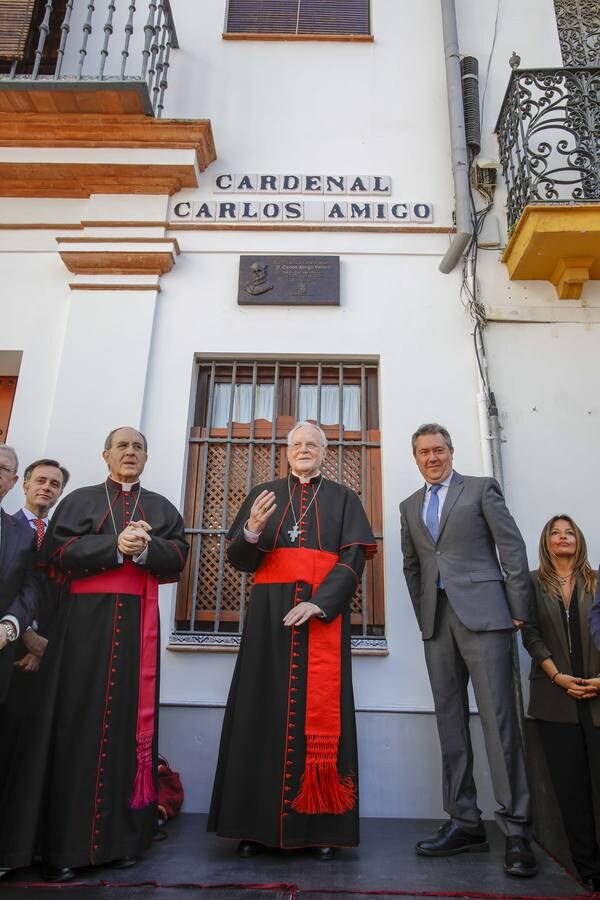 Carlos Amigo ya tiene una calle en el corazón de Sevilla