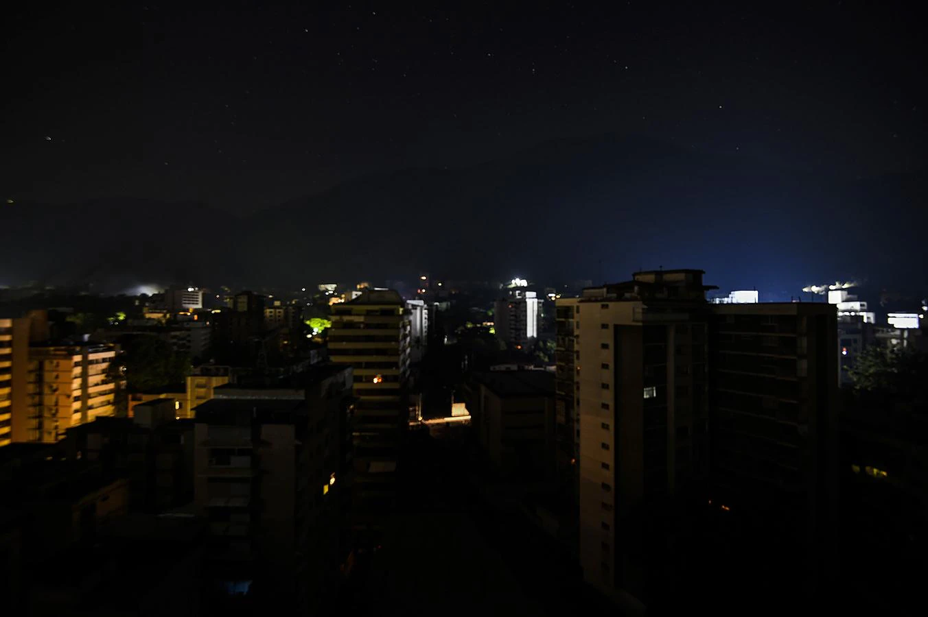Visión general de Caracas, donde puede apreciarse la falta de luz. 