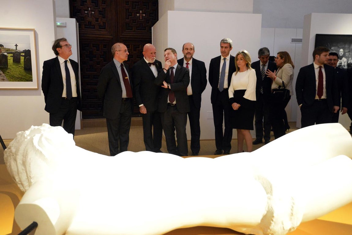 Emiliano García-Page conversa con Roberto Polo, en presencia de la alcaldesa de Toledo, Milagros Tolón. 