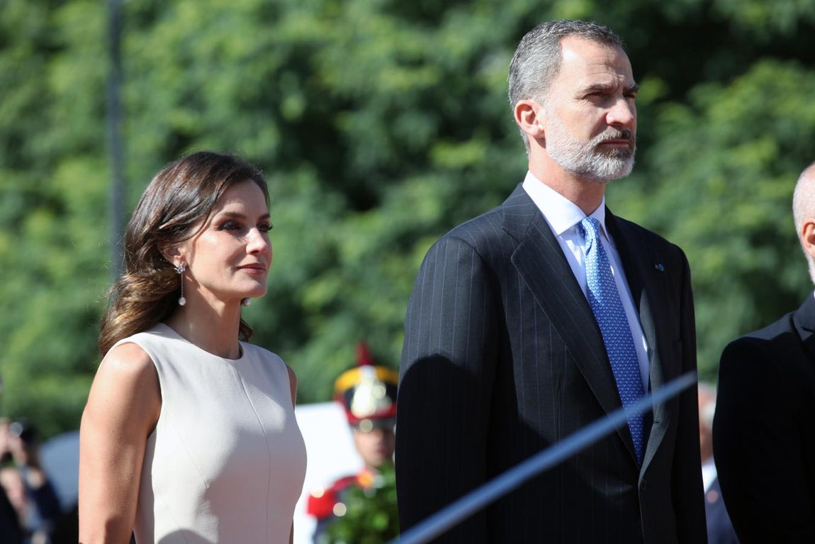 Don Felipe y Doña Letizia. Una instantánea durante su recibimiento oficia.
