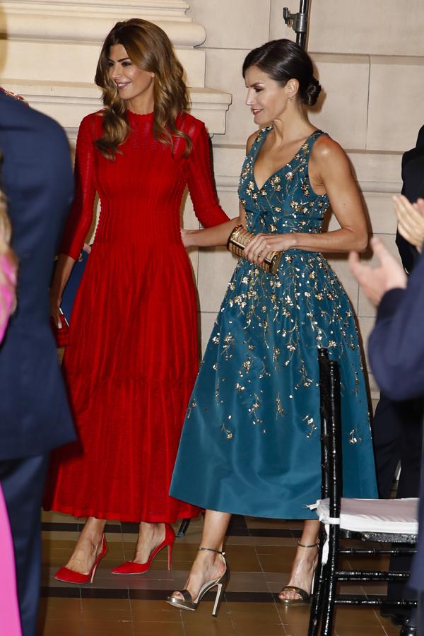 Segundo «round». Los «looks» elegidos por la primera dama y Doña Letizia para la cena de gala.