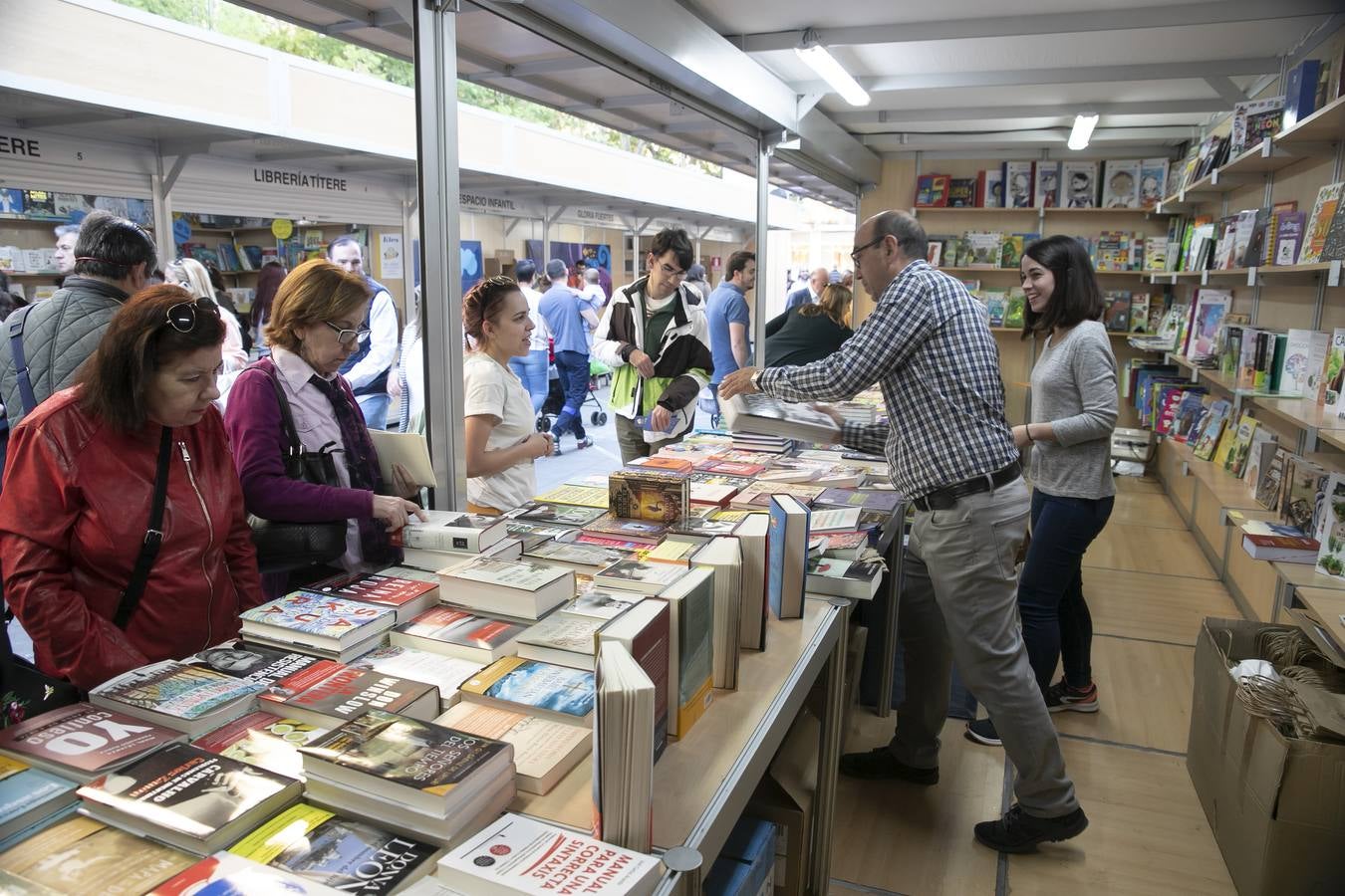 La primera jornada de la Feria del Libro de Córdoba, en imágenes