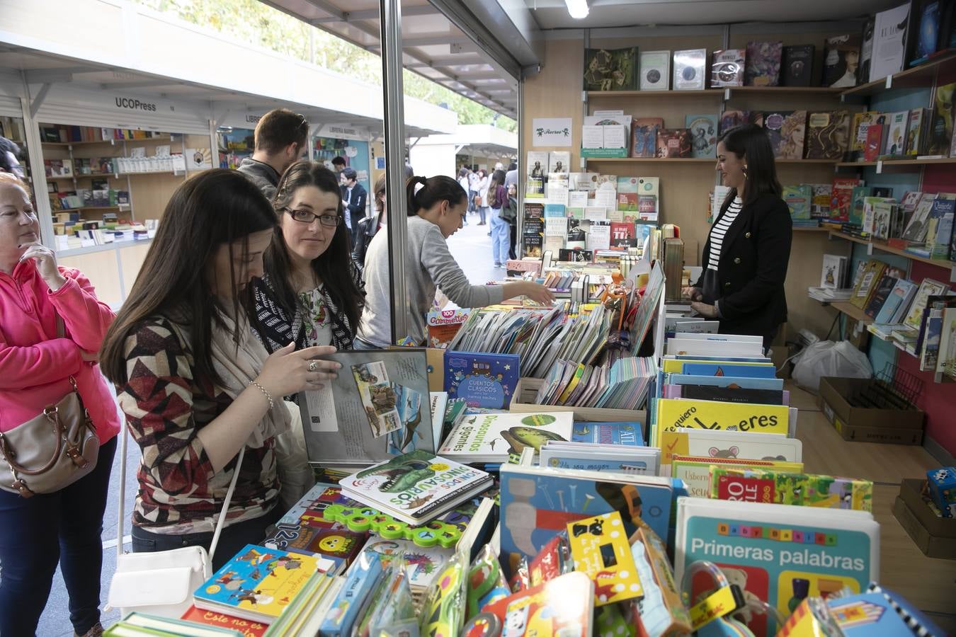 La primera jornada de la Feria del Libro de Córdoba, en imágenes