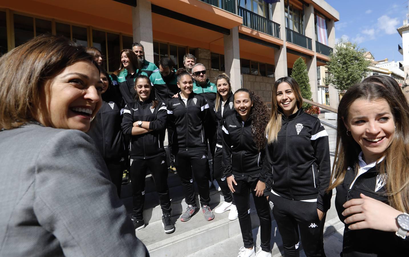 La recepción al Córdoba CF femenino, en imágenes