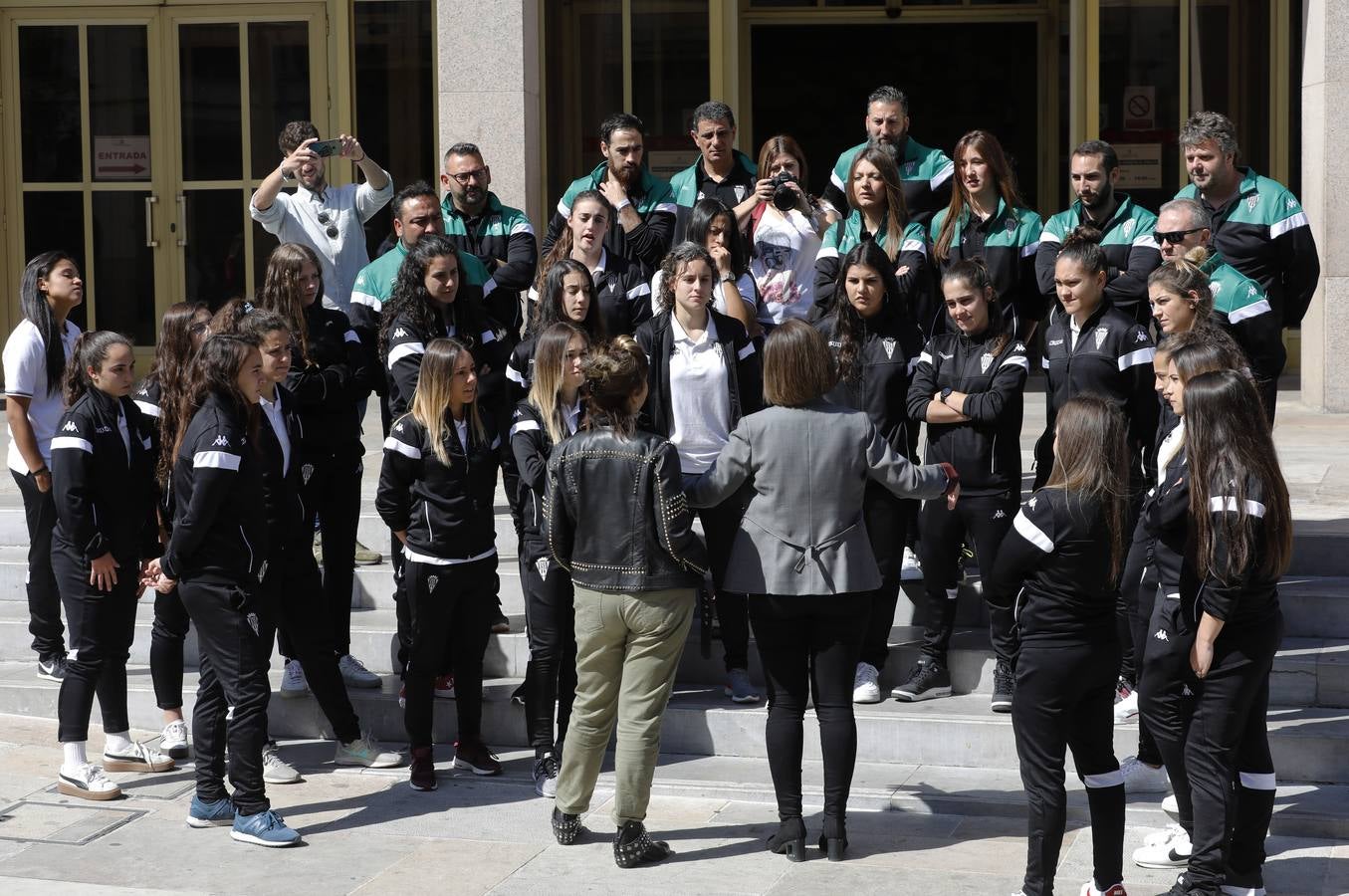 La recepción al Córdoba CF femenino, en imágenes