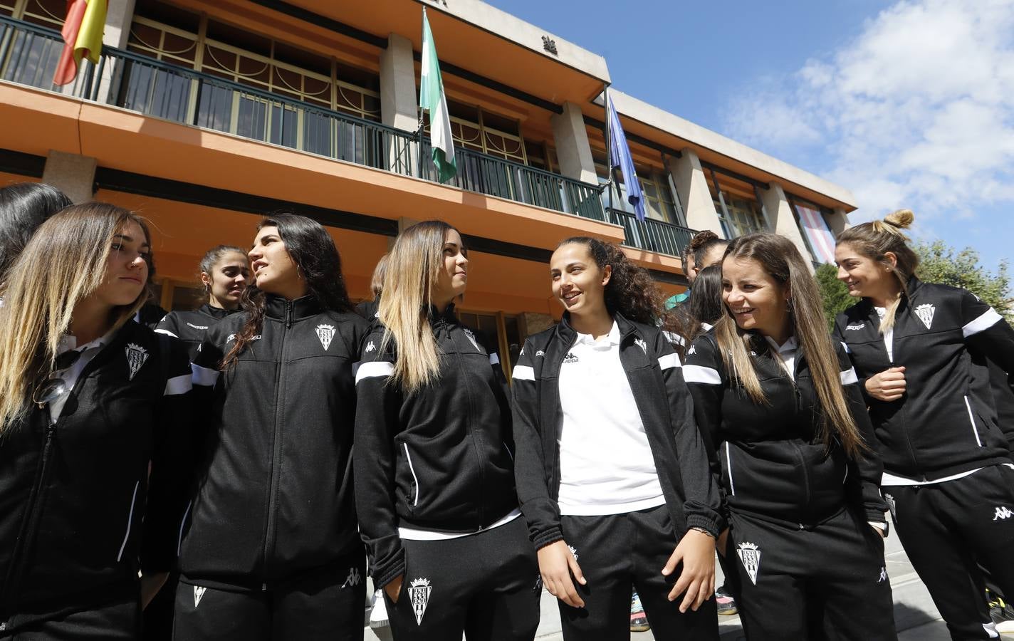 La recepción al Córdoba CF femenino, en imágenes