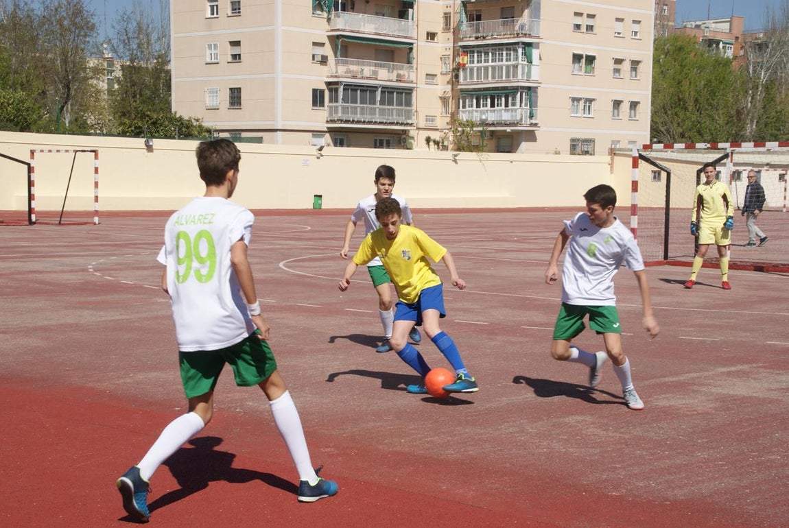 Las mejores imágenes del partido entre Institución La Salle y Jesús Maestro &quot;B&quot;