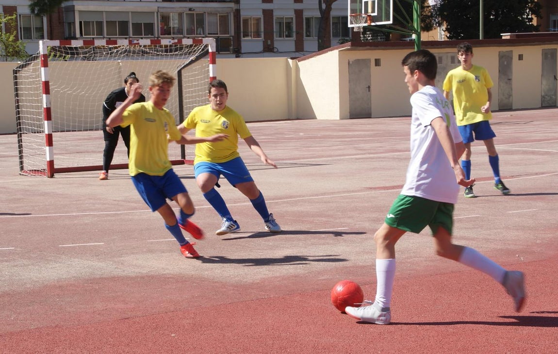 Las mejores imágenes del partido entre Institución La Salle y Jesús Maestro &quot;B&quot;