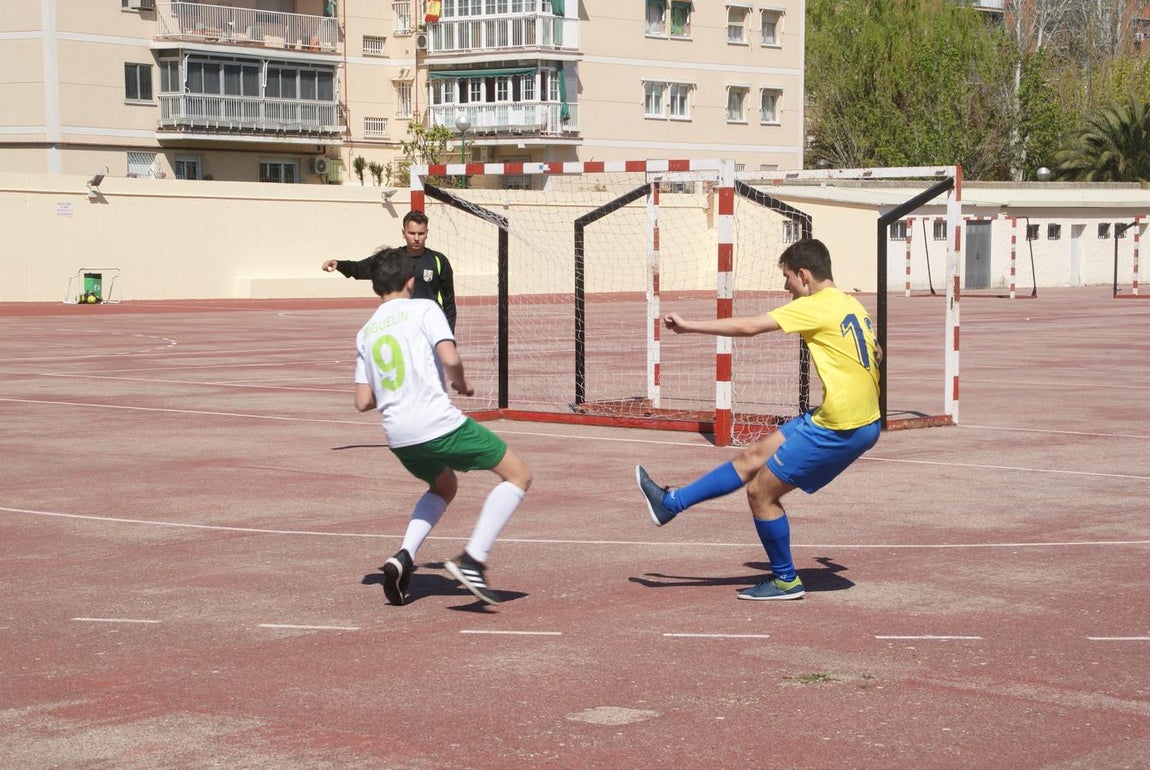 Las mejores imágenes del partido entre Institución La Salle y Jesús Maestro &quot;B&quot;