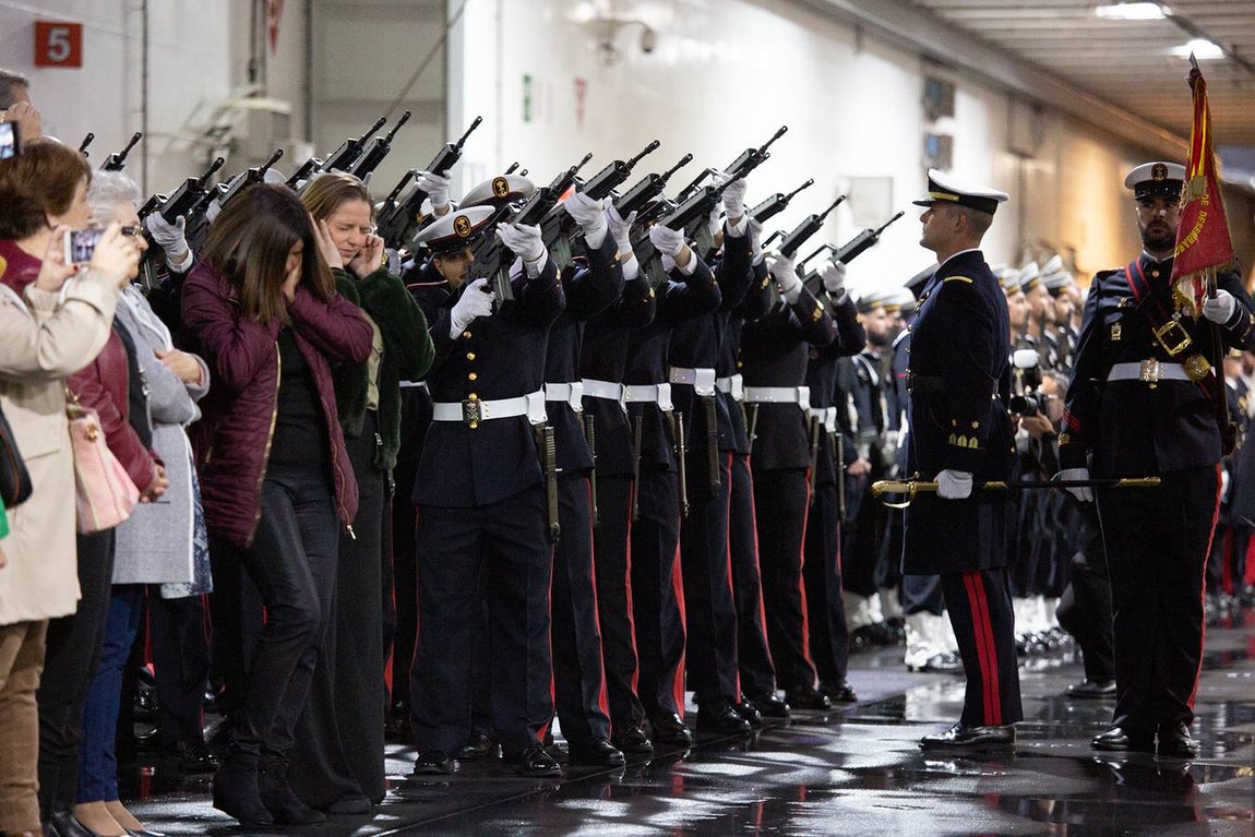 Jura de Bandera de personal civil a bordo del buque «Juan Carlos I» en Algeciras
