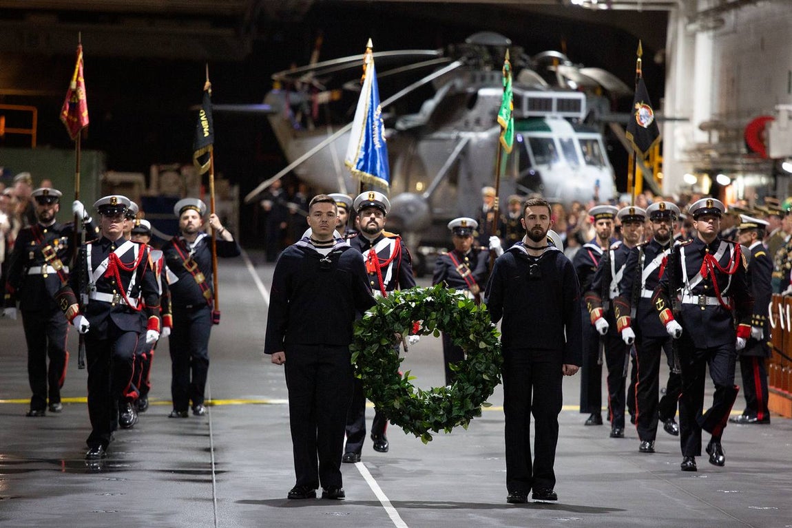 Jura de Bandera de personal civil a bordo del buque «Juan Carlos I» en Algeciras