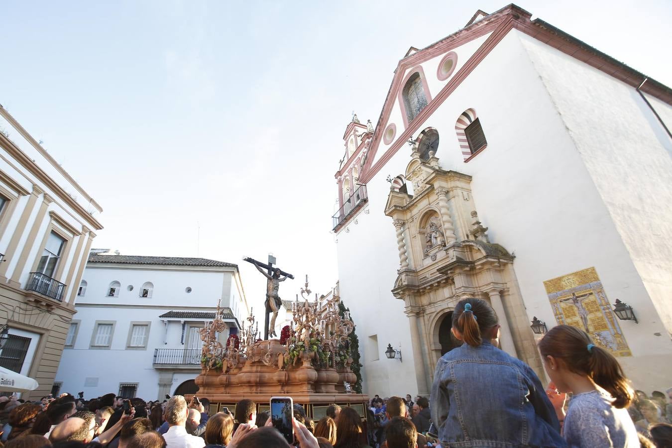 Los vía crucis del Viernes de Dolores, en imágenes