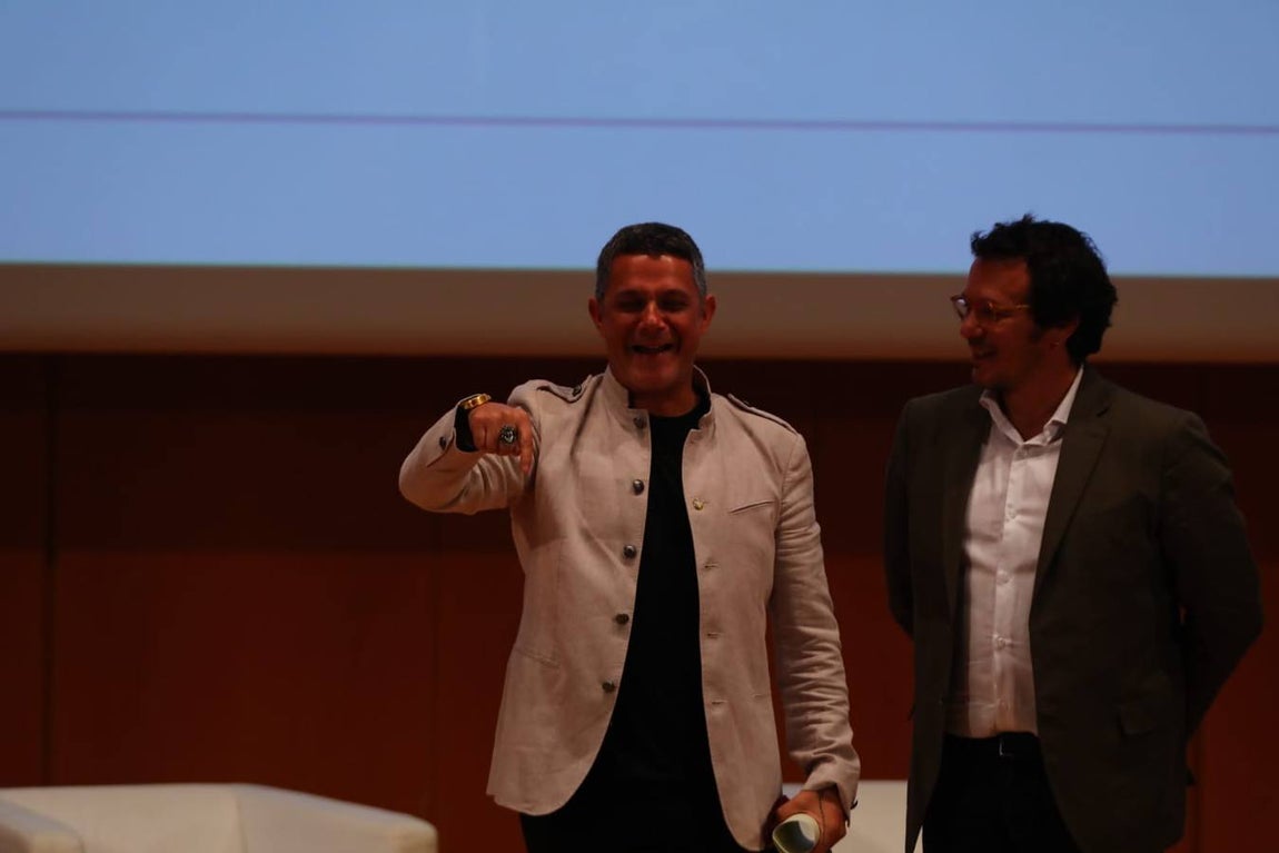 Alejandro Sanz ya es Hijo Adoptivo de Cádiz