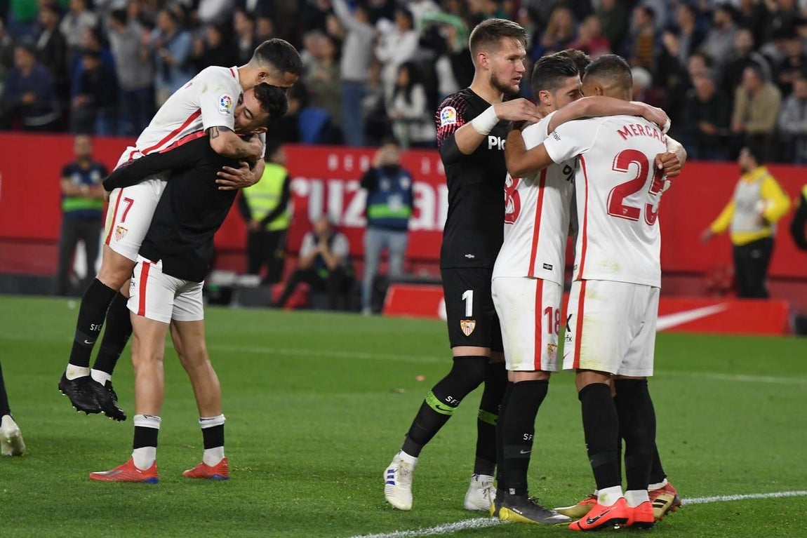 Crónica gráfica del derbi Sevilla-Betis en el Pizjuán