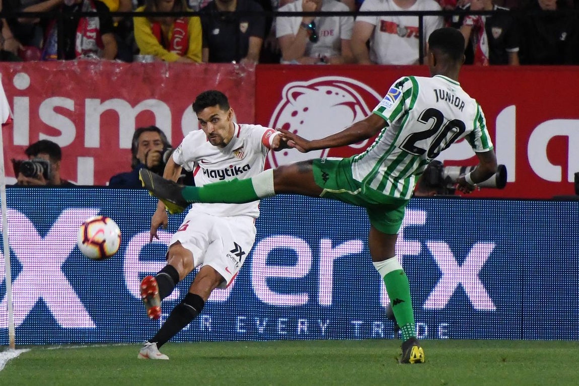 Crónica gráfica del derbi Sevilla-Betis en el Pizjuán