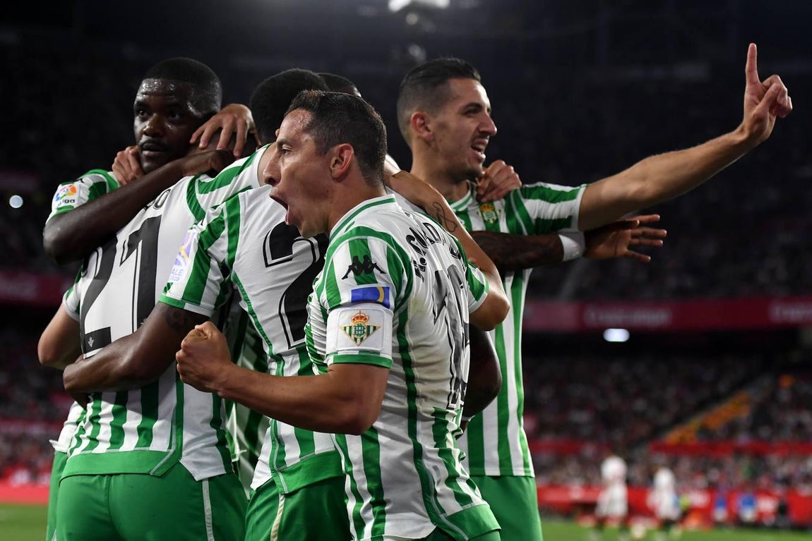 Crónica gráfica del derbi Sevilla-Betis en el Pizjuán