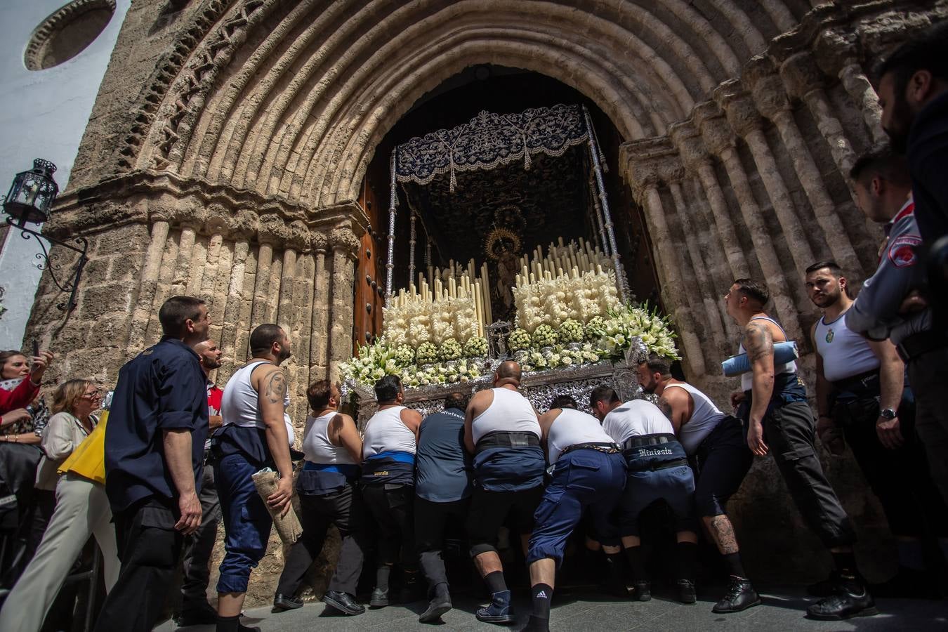 El barrio de San Julián se vuelca en la salida de La Hiniesta