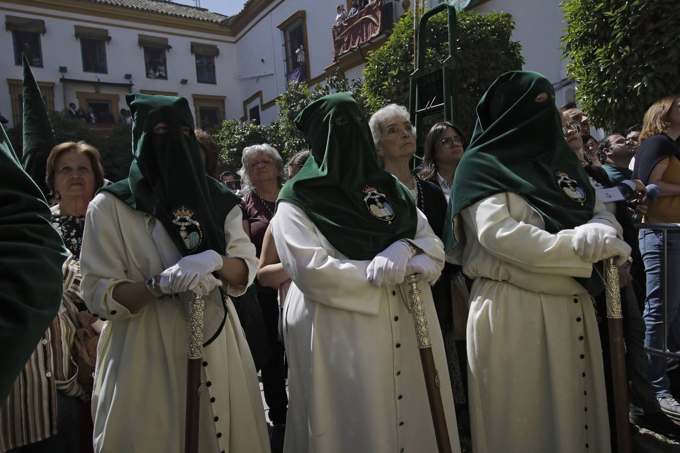 En imágenes, el fervor de la salida de la Redención