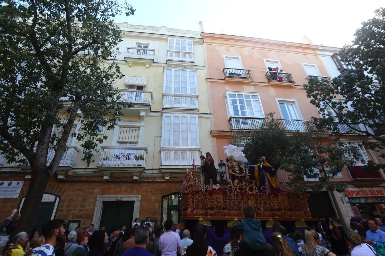 Las mejores fotografías del Prendimiento este Lunes Santo en Cádiz