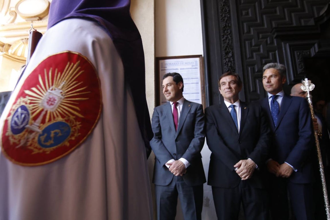 La visita de Juan Manuel Moreno a la Semana Santa de Córdoba, en imágenes