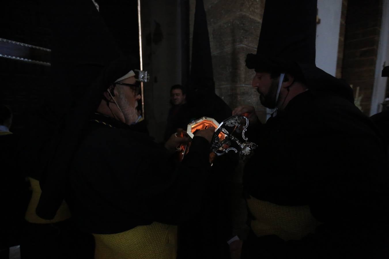 FOTOS: Sanidad brilla con su esplendor en el Martes Santo de Cádiz