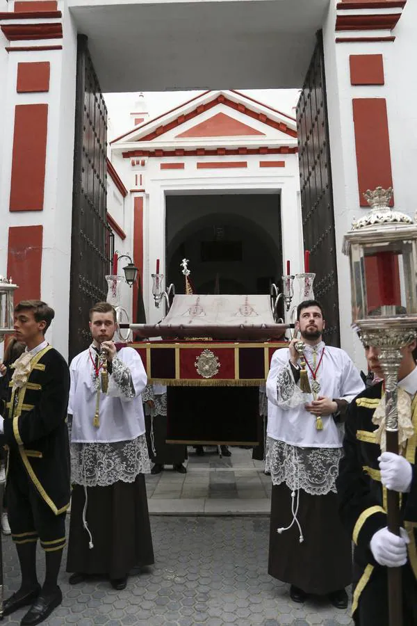 El Cristo del Buen Fin procesiona por primera vez tras su restauración