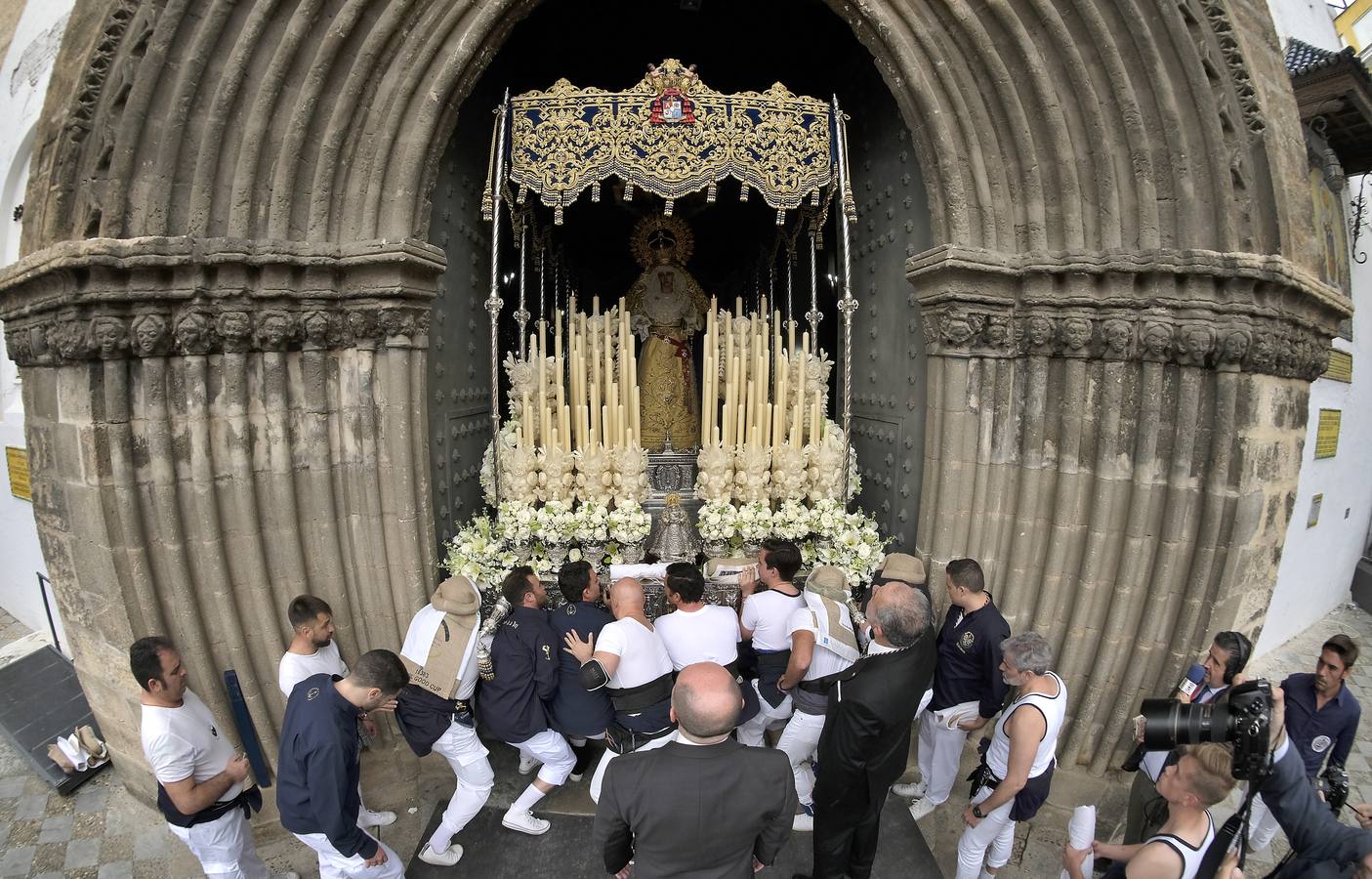 Salida de El Carmen Doloroso este Miércoles Santo, en imágenes