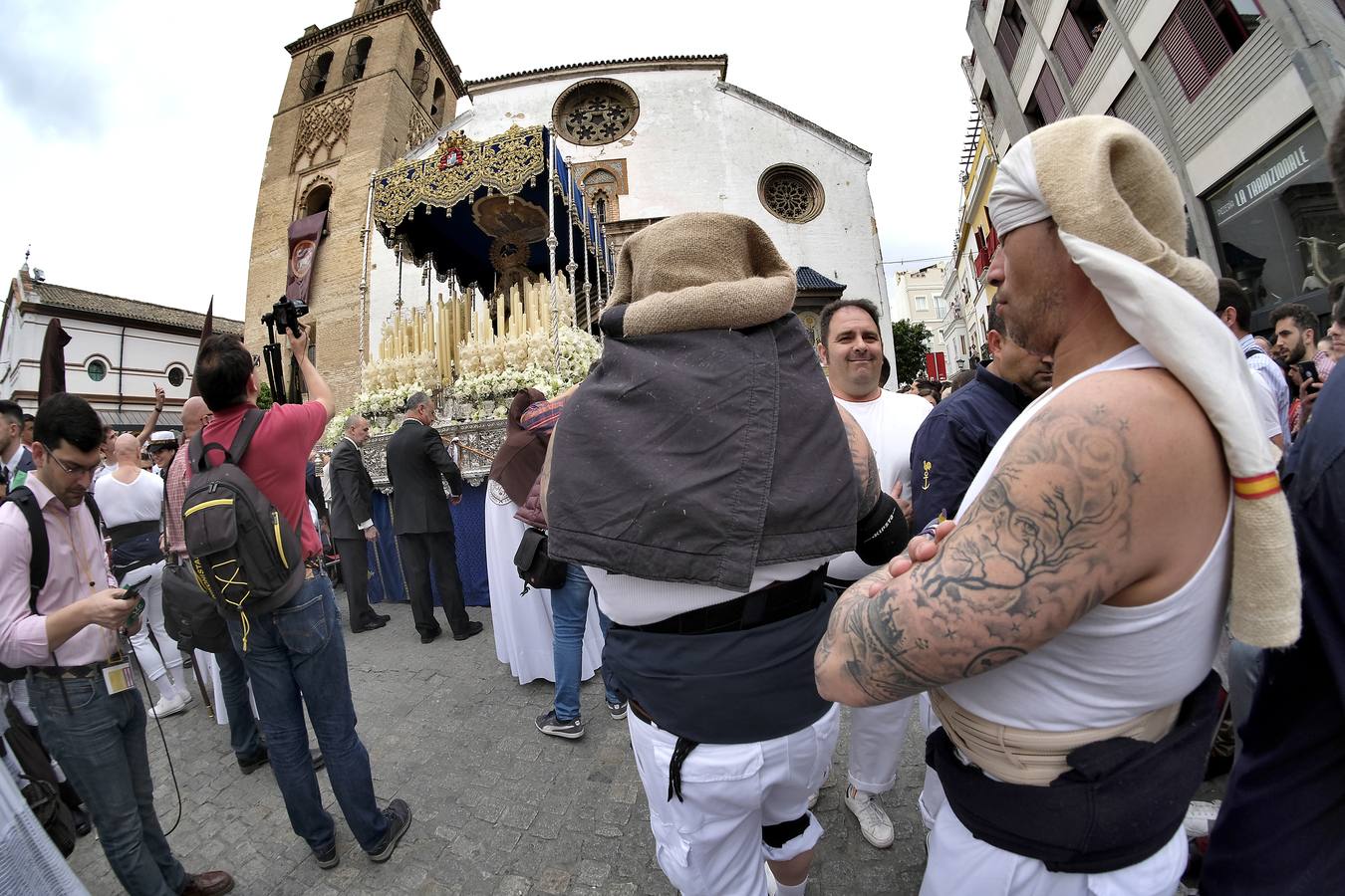 Salida de El Carmen Doloroso este Miércoles Santo, en imágenes