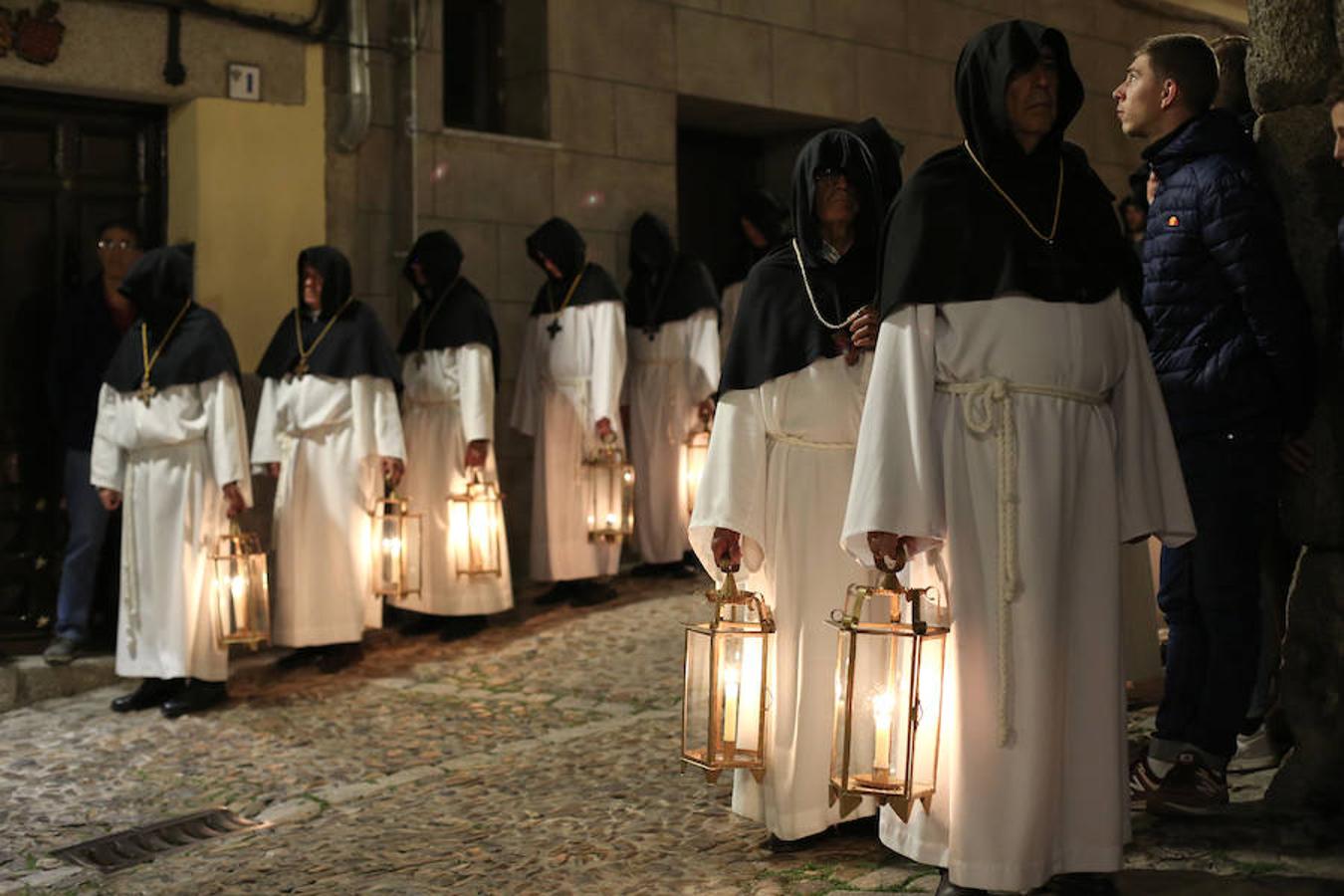 El Cristo Redentor y el de la Humildad procesionan en Toledo