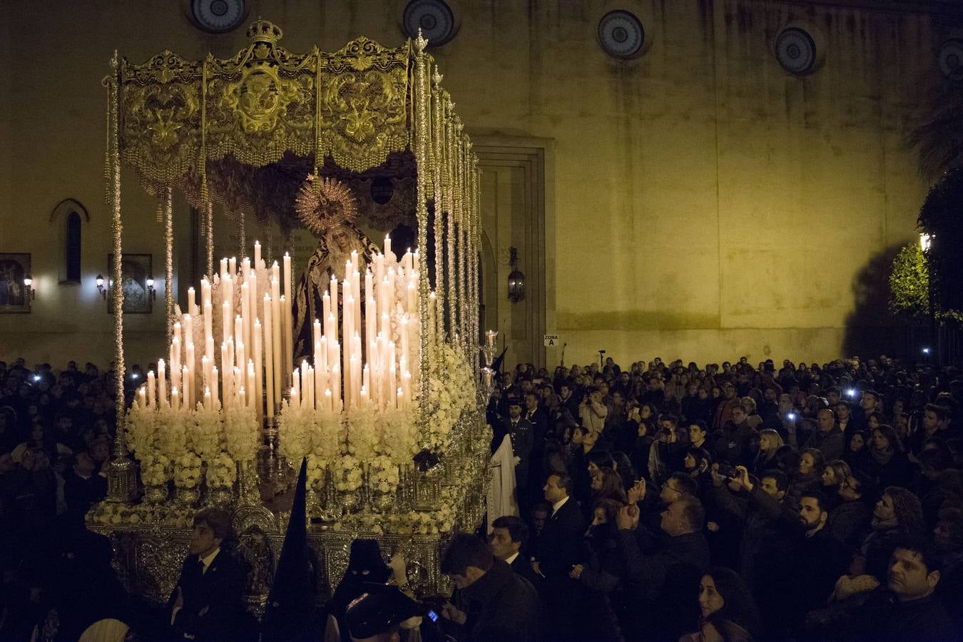 Así fue la salida de Los Gitanos en la Madrugada