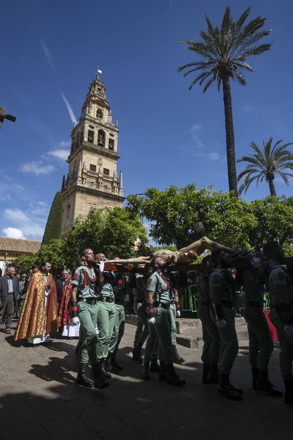 El vía crucis de la Caridad de Córdoba, en imágenes