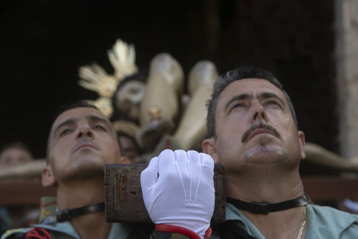 El vía crucis de la Caridad de Córdoba, en imágenes