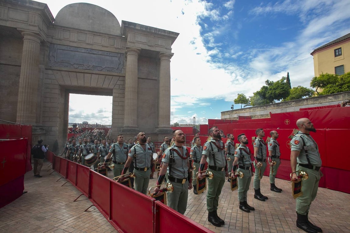 El vía crucis de la Caridad de Córdoba, en imágenes
