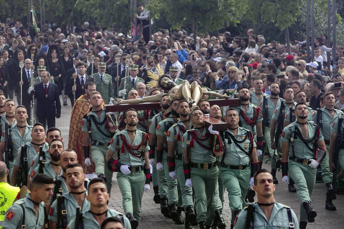 El vía crucis de la Caridad de Córdoba, en imágenes