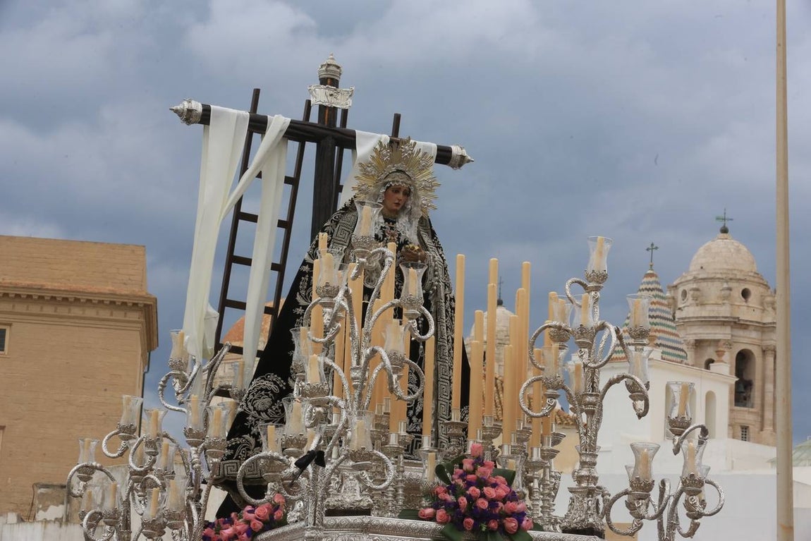 FOTOS: Santo Entierro en la Semana Santa de Cádiz 2019