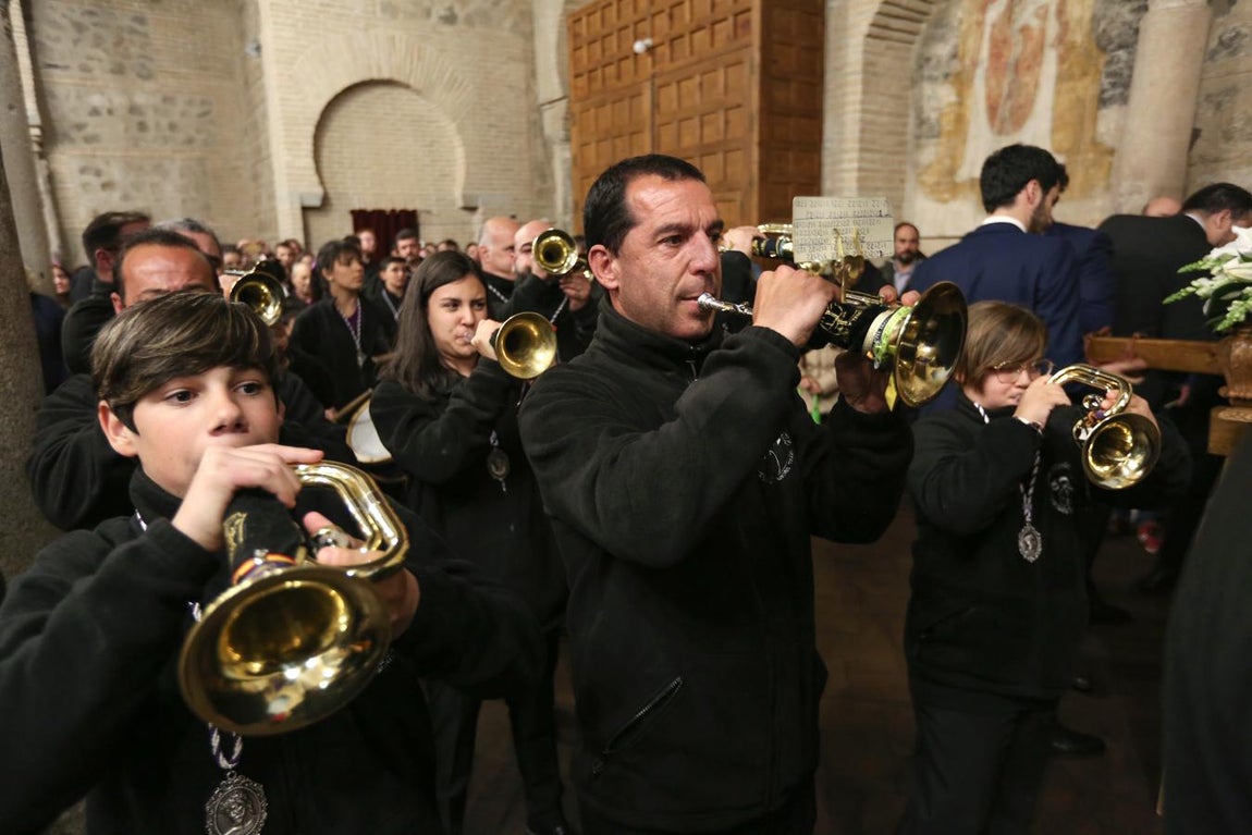 Encuentro entre la Virgen de la Alegría y el Cristo Resucitado en Toledo, en imágenes