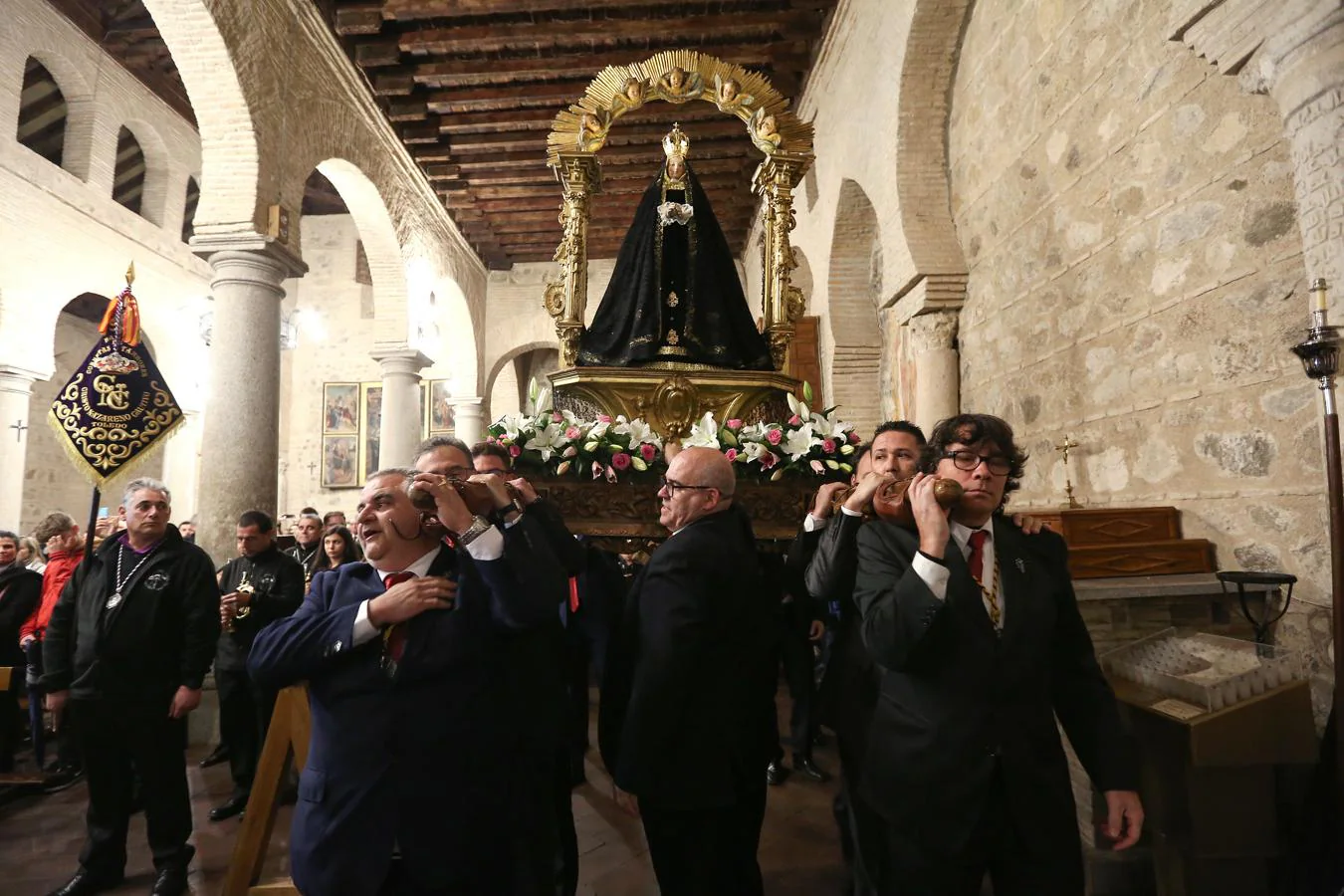 Encuentro entre la Virgen de la Alegría y el Cristo Resucitado en Toledo, en imágenes