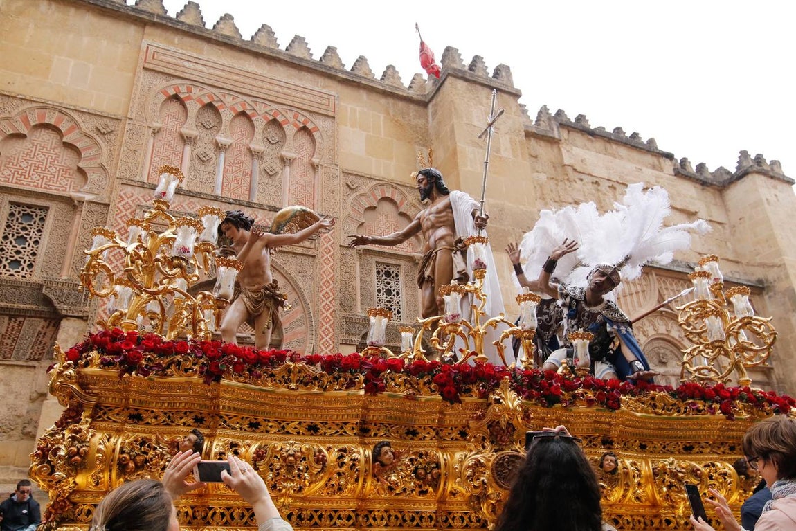 La procesión de Jesús Resucitado de Córdoba, en imágenes