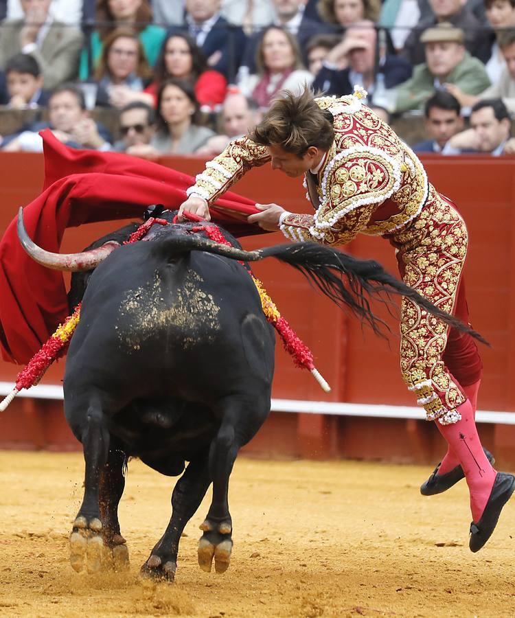 José María Manzanares corta una oreja en la Corrida de Resurrección