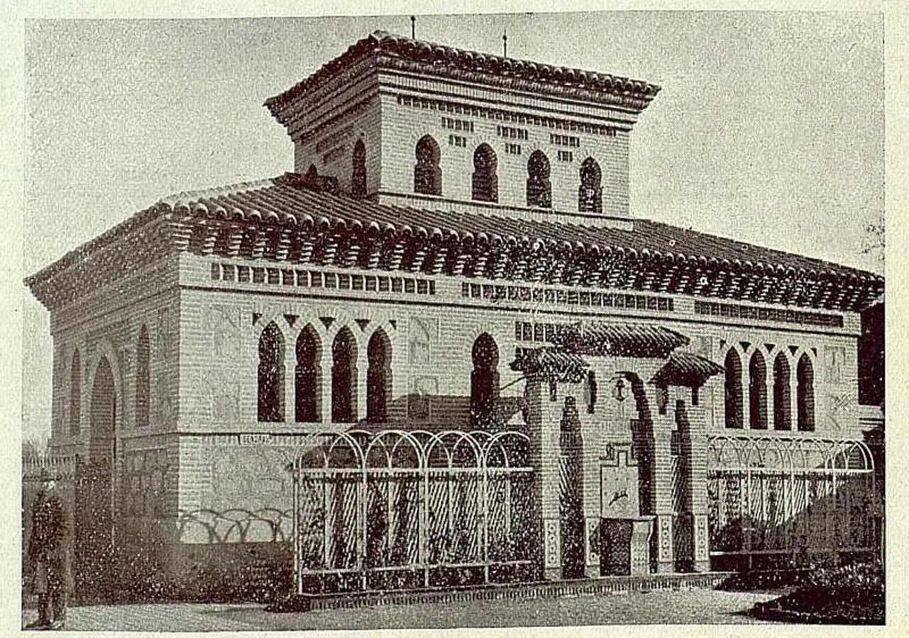 Pabellón de servicios higiénicos levantado en 1913 en Toledo. Arquitectura Española. Fotografía de N. Clavería. 