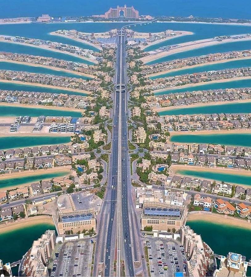 Dubai. Se aloja en el Burj Al Arab Jumeirah, uno de los iconos de la ciudad, repleta de pintorescos edificios en una vanguardista estructura urbana