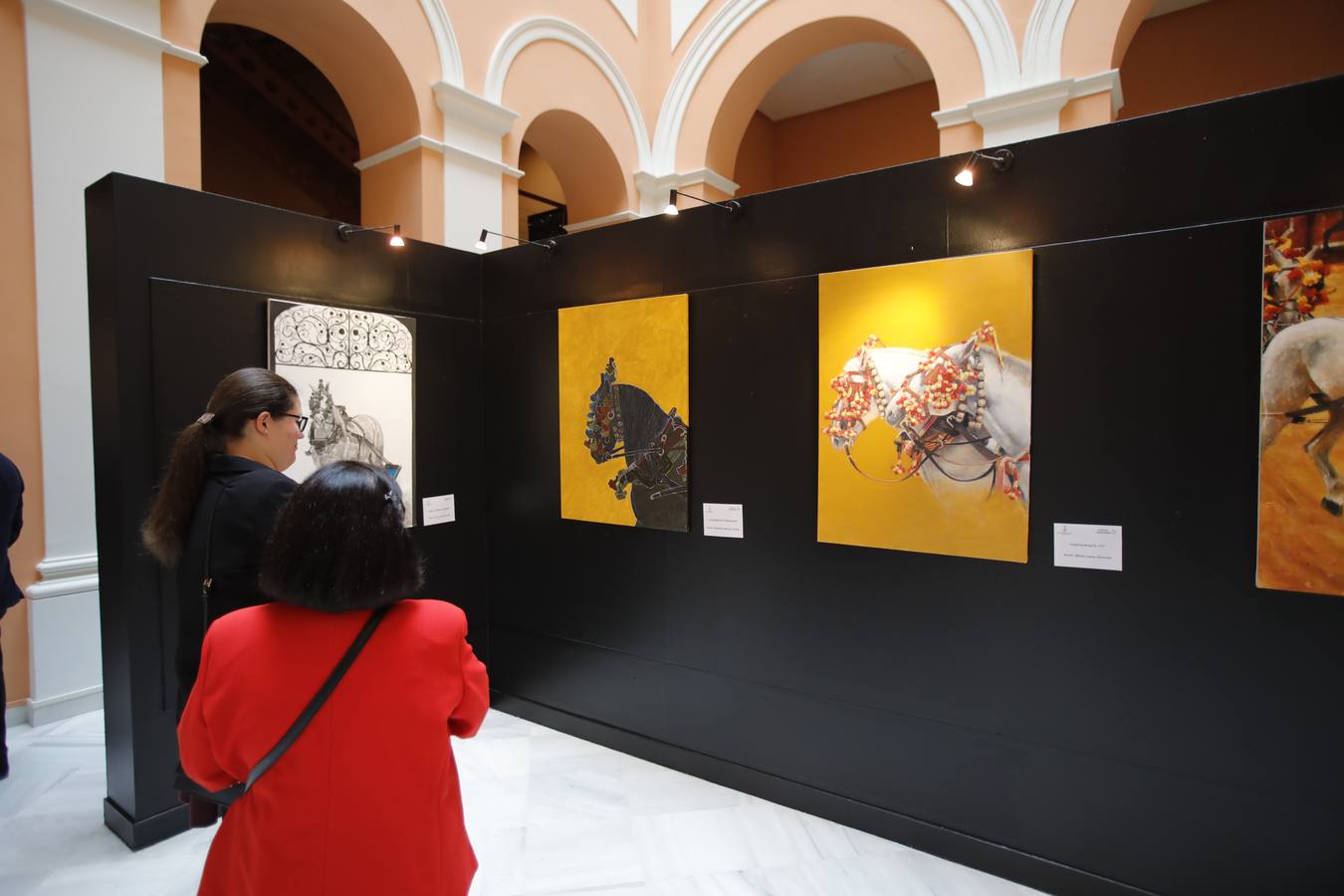 En imágenes, la exposición de carteles de Enganches en el Ayuntamiento de Sevilla