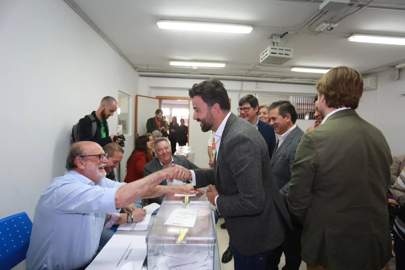 Los candidatos a las Cortes Generales ejercen su voto en Andalucía para las elecciones generales de 2019