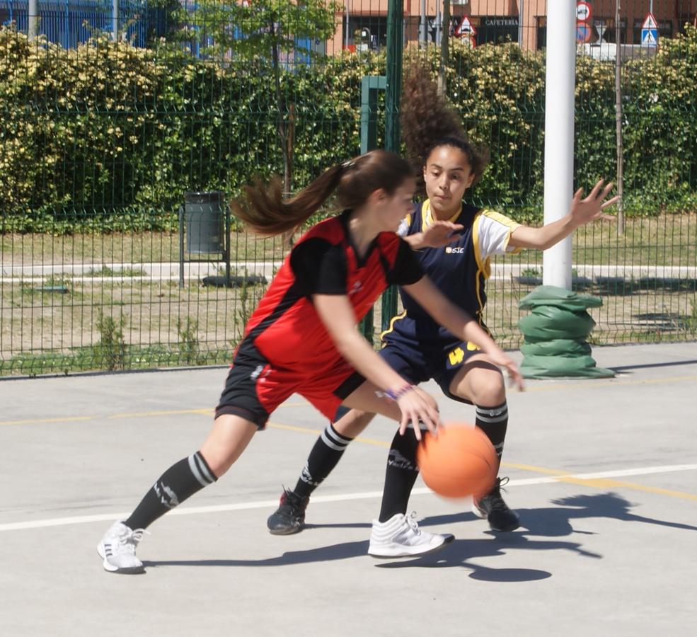 Las mejores imágenes del encuentro entre el San Juan Evangelista y el Jesús Gutenberg