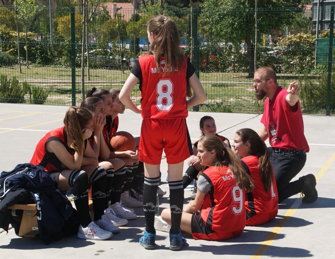 Las mejores imágenes del encuentro entre el San Juan Evangelista y el Jesús Gutenberg. 