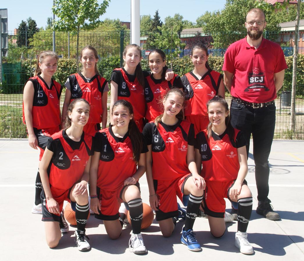 Las mejores imágenes del encuentro entre el San Juan Evangelista y el Jesús Gutenberg