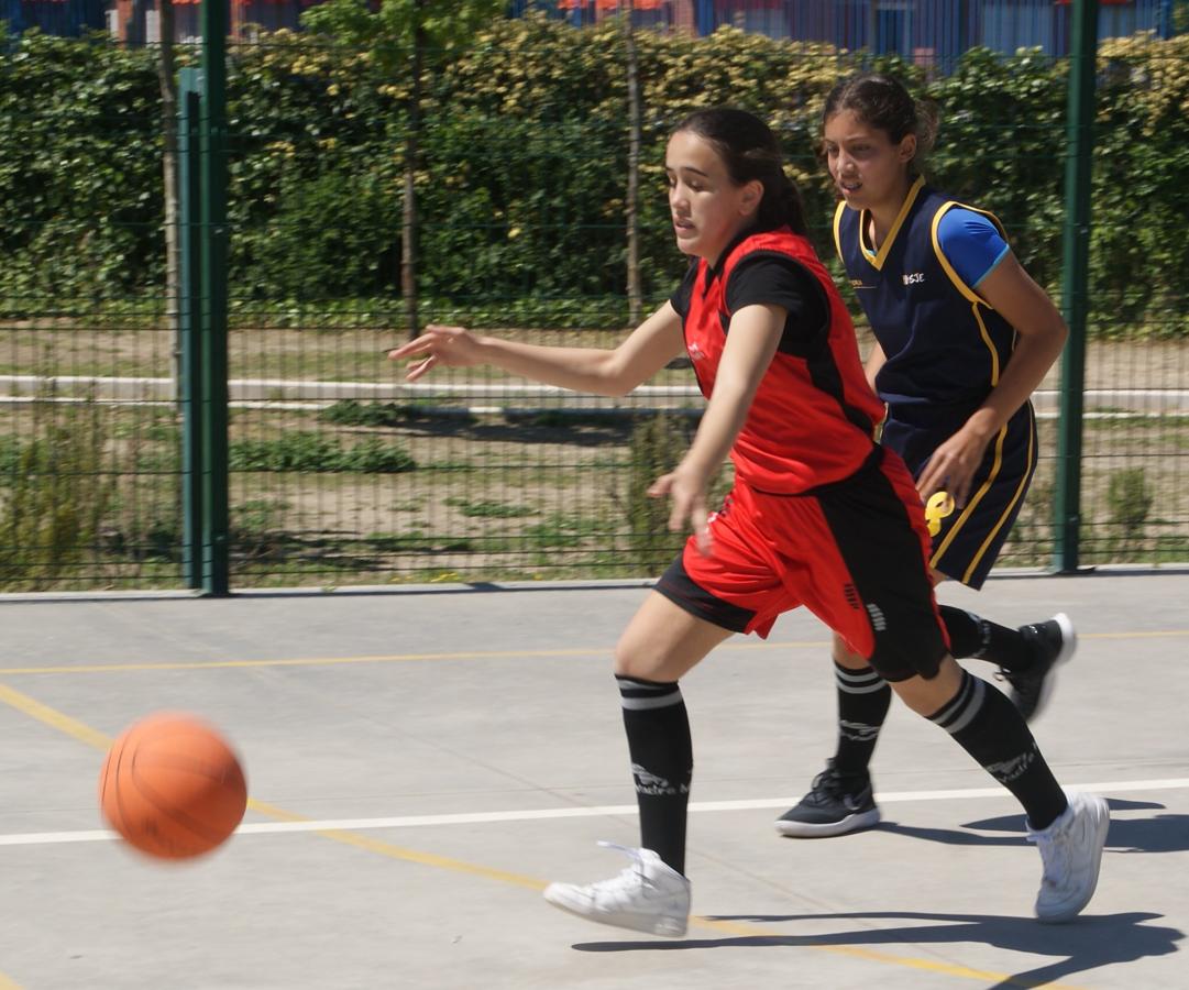 Las mejores imágenes del encuentro entre el San Juan Evangelista y el Jesús Gutenberg