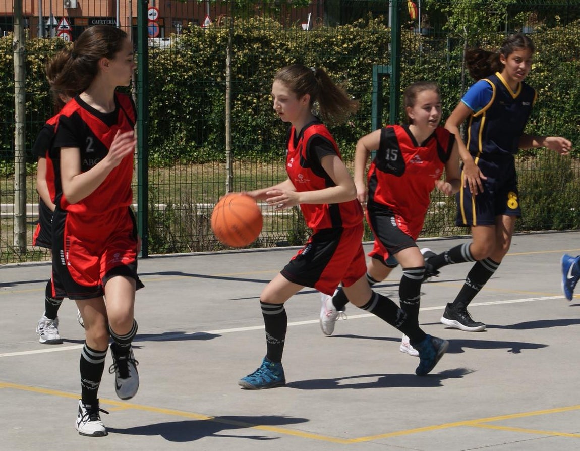 Las mejores imágenes del encuentro entre el San Juan Evangelista y el Jesús Gutenberg